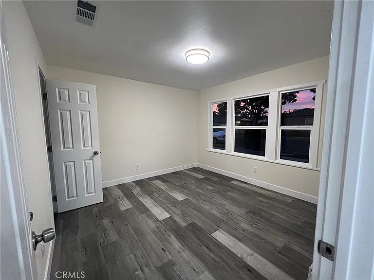 600 W Wilshire Ave — Photo 8