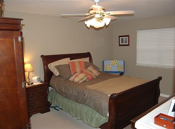 Master BR w/ walk-in closet