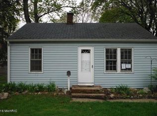 811 S Lincoln Ave, Three Rivers, MI 49093