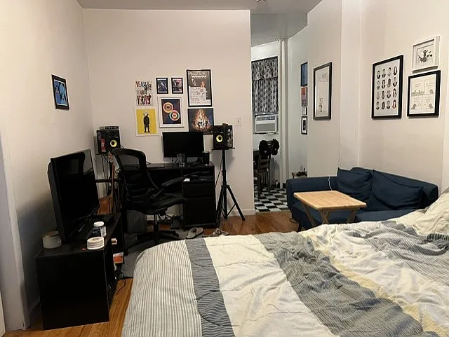 Building Photo - 422 E 73rd St #2C
