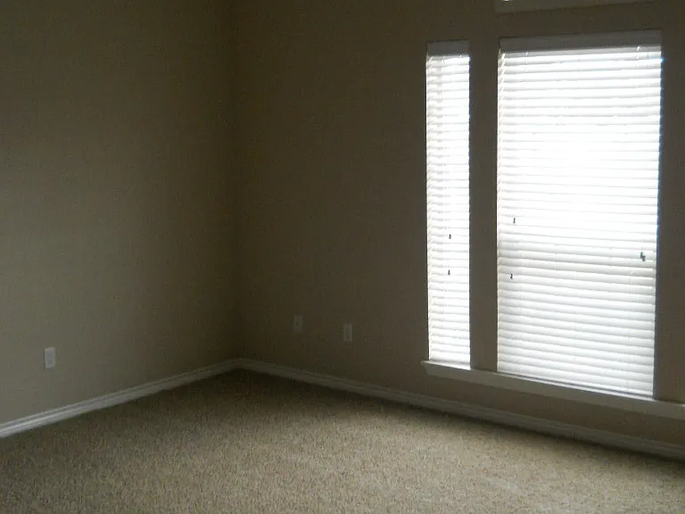 202 Ruger St — Photo 4