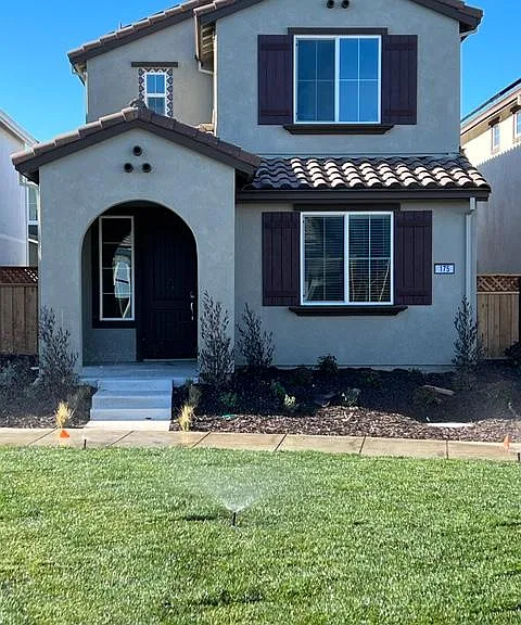 175 E Rodbell Ln — Photo 1