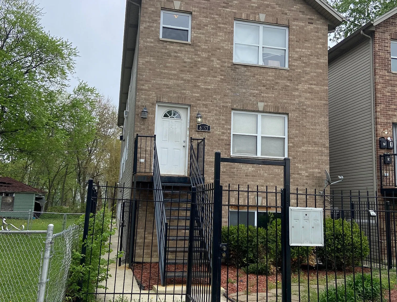 3 bed, 1200 sqft, $1,700 — Photo 1