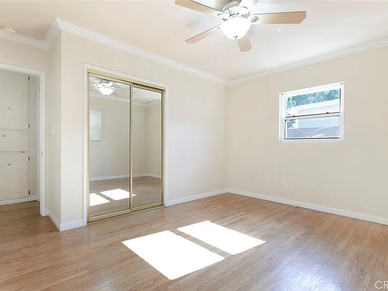 10706 Rhodesia Ave — Photo 12