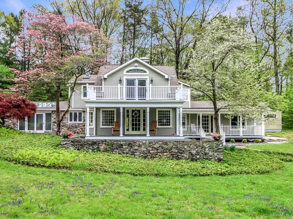 58 Walnut Tree Hill Rd, Sandy Hook, CT 06482
