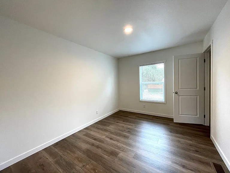 609 Mildred St — Photo 27