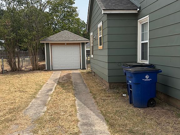 2nd image of 1116 N Grand Blvd
