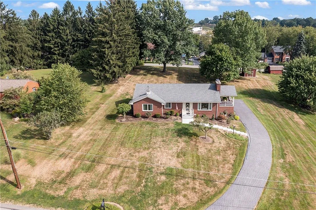 107 Willow Dr photo 1