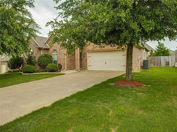 3rd image of 701 Saddle Ridge Trl
