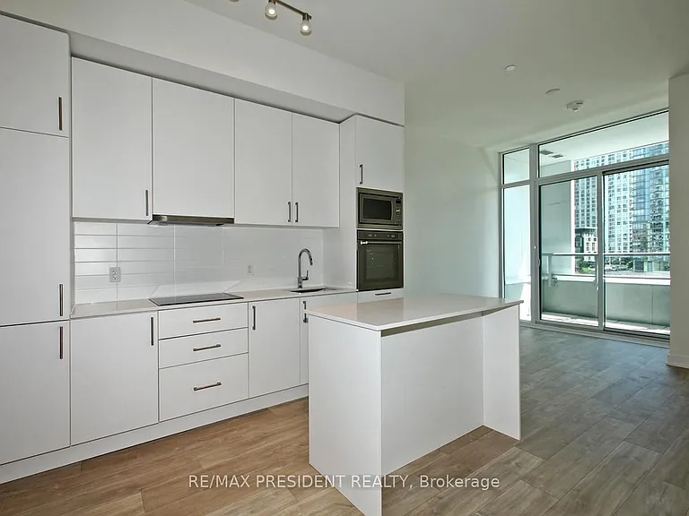 27 Bathurst St #404W — Photo 2