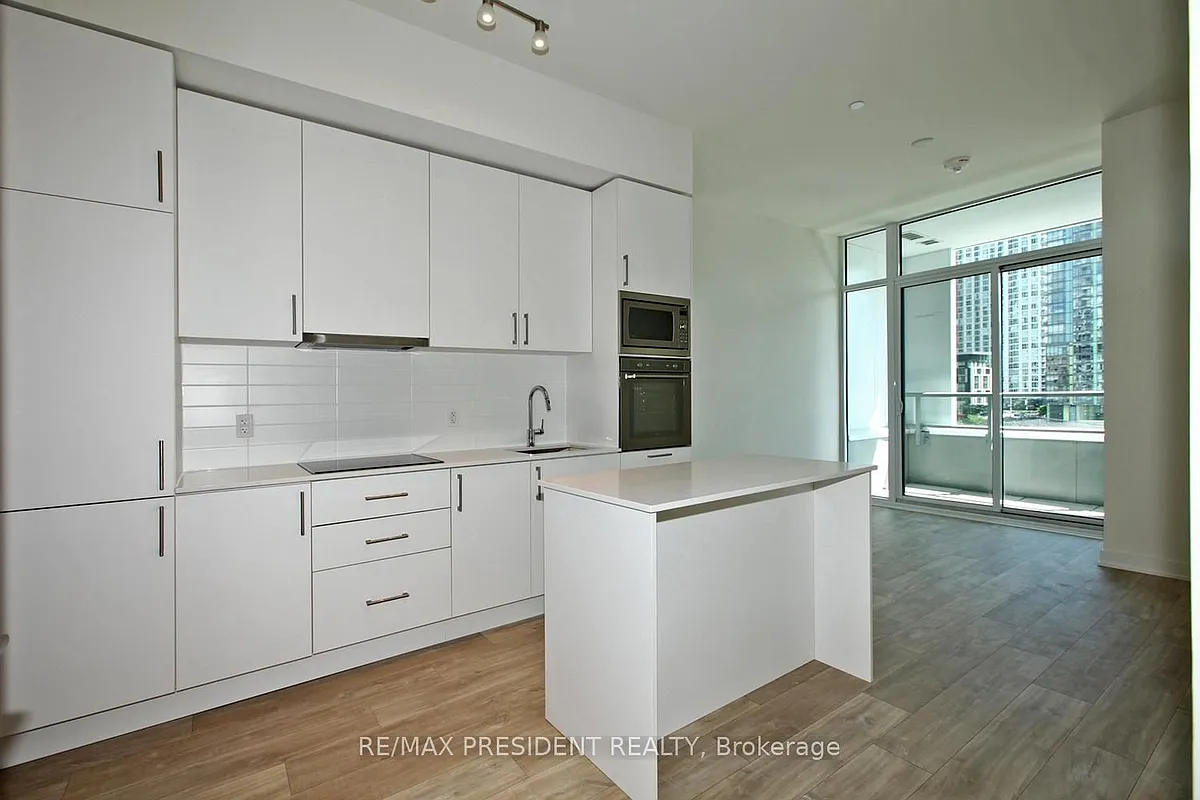 Building Photo - 27 Bathurst St #404W