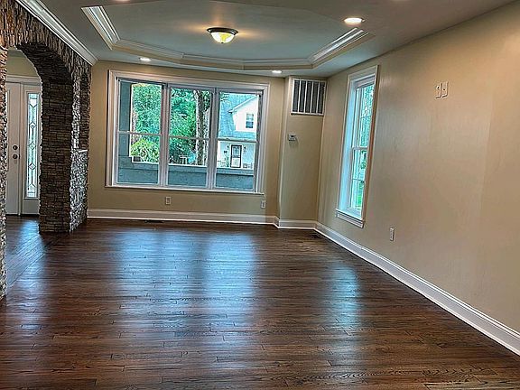 3rd image of 2812 Gibbons Ave