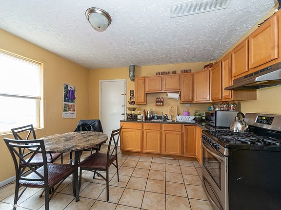 4th image of 700 N 15th Ave
