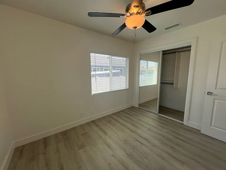 546 N Barbara Ave — Photo 22
