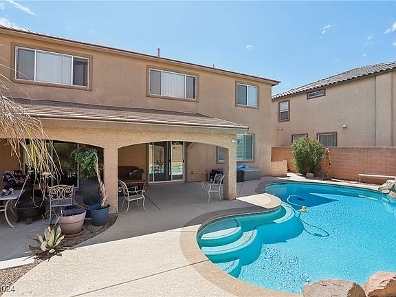 4th image of 924 Red Carrousel Ct
