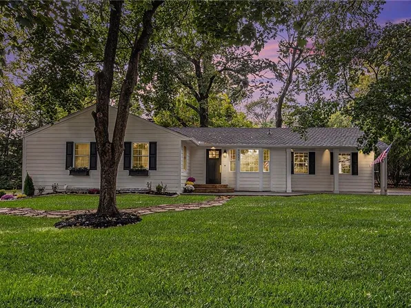 9222 Belinder Rd, Leawood, KS 66206