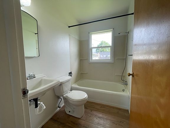 5th image of 1428 Coburn Ave #1