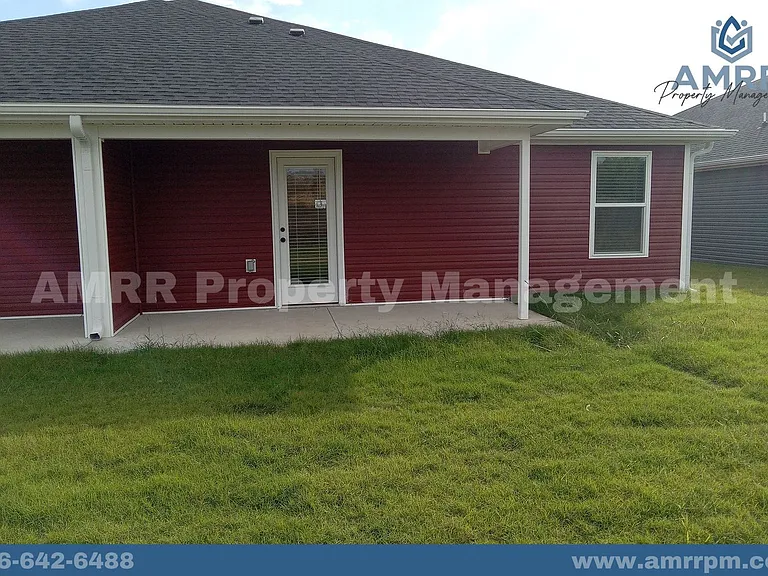 621 Short Leaf Ln — Photo 3