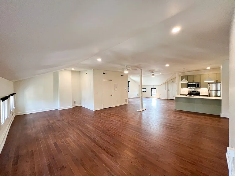 1425 Main Street — Photo 7