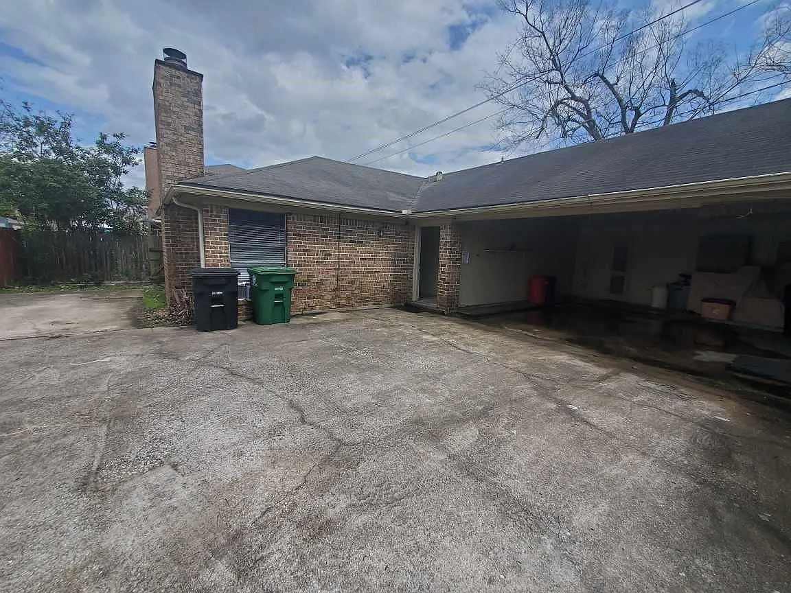 2 bed, 2.0 bath, 1150 sqft, $1,269 — Photo 2