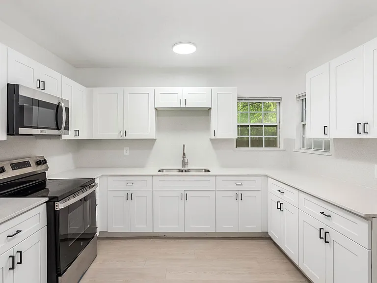 1135 Ceralvo St — Photo 7