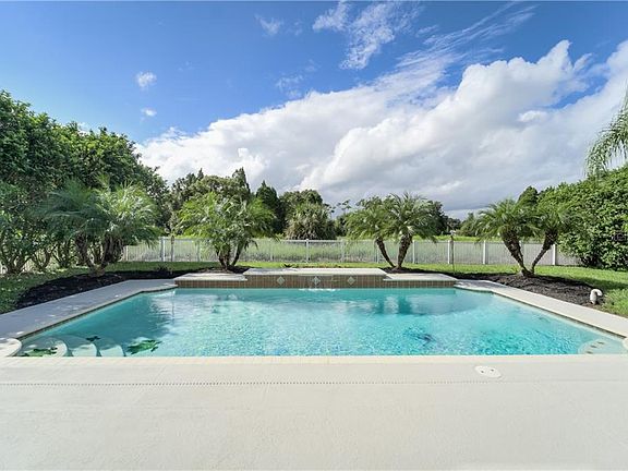 3rd image of 2129 Valrico Heights Blvd