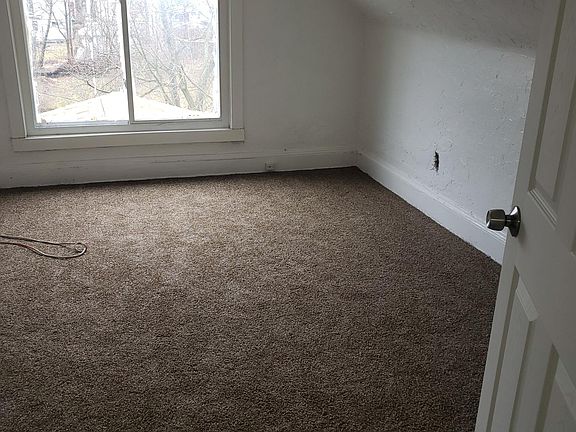 2nd image of 3365 E 126th St #Up