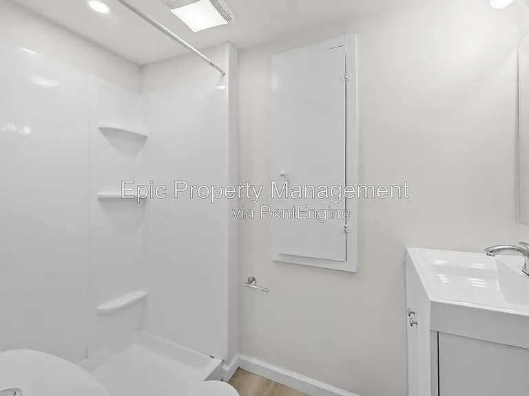 224 Stratford Rd #224 — Photo 6