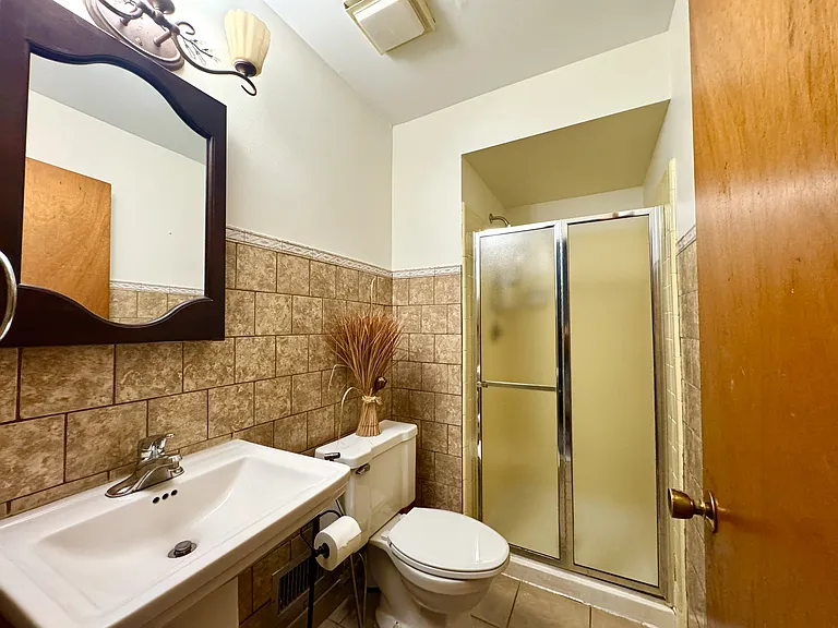 2868 Groves Dr — Photo 38