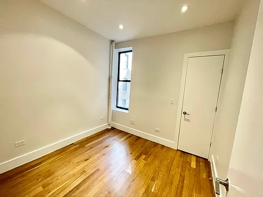 Rented by Vertical Real Estate LLC | media 6