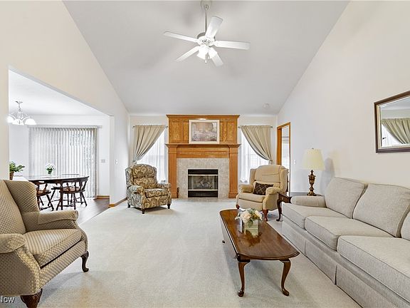 5th image of 945 Devonwood Dr