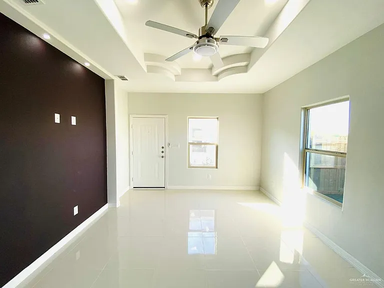 208 W Rutherford Ave #2 — Photo 4