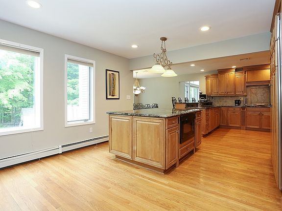 4th image of 3143 Moss Ln