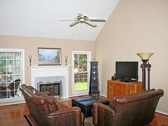 3rd image of 3626 Edenbourgh Pl