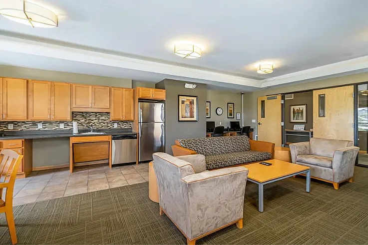 2207 E Park Ave — Photo 2