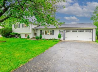 132 Summer Sky Dr, Rochester, NY 14623