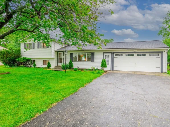 132 Summer Sky Dr, Rochester, NY 14623