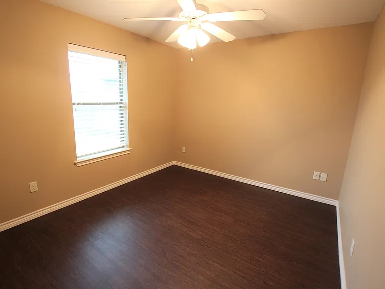 19401 King Ranch Dr — Photo 18