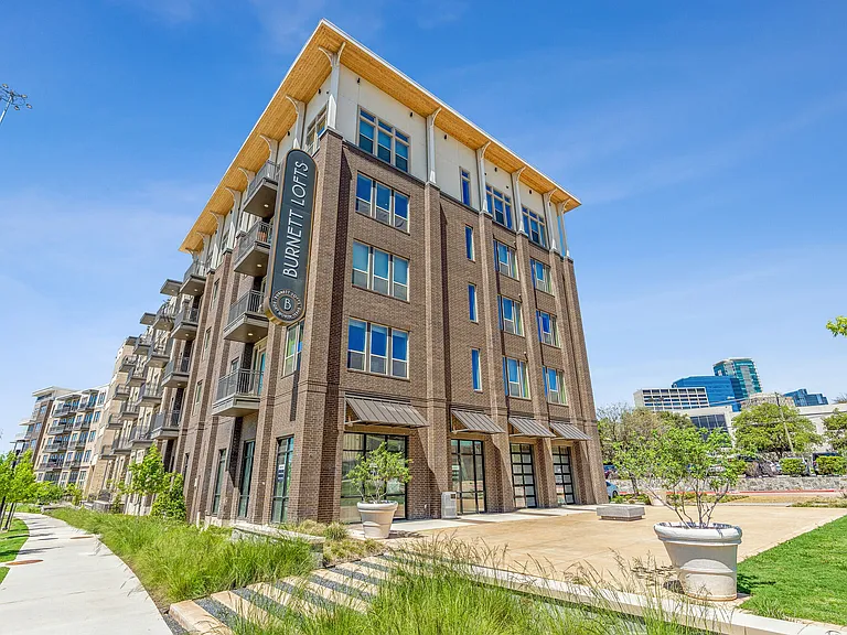 Burnett Lofts — Photo 16
