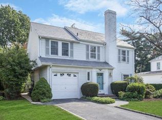 31 Russell Rd, Garden City, NY 11530