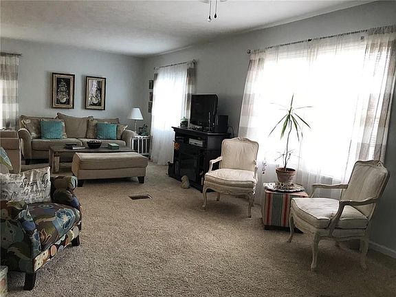 3rd image of 232 W Dakota St