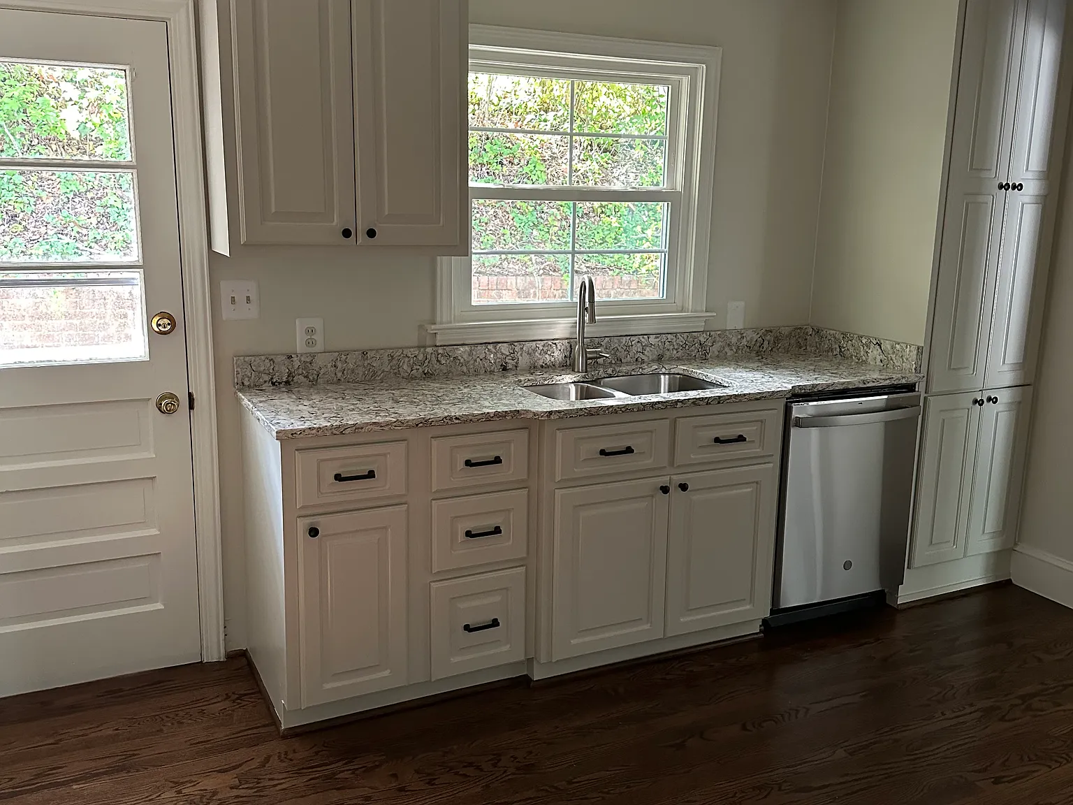 3 bed, 1.5 bath, 1337 sqft, $2,700 — Photo 2