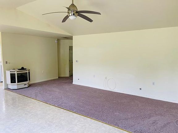 Living room/ dining room