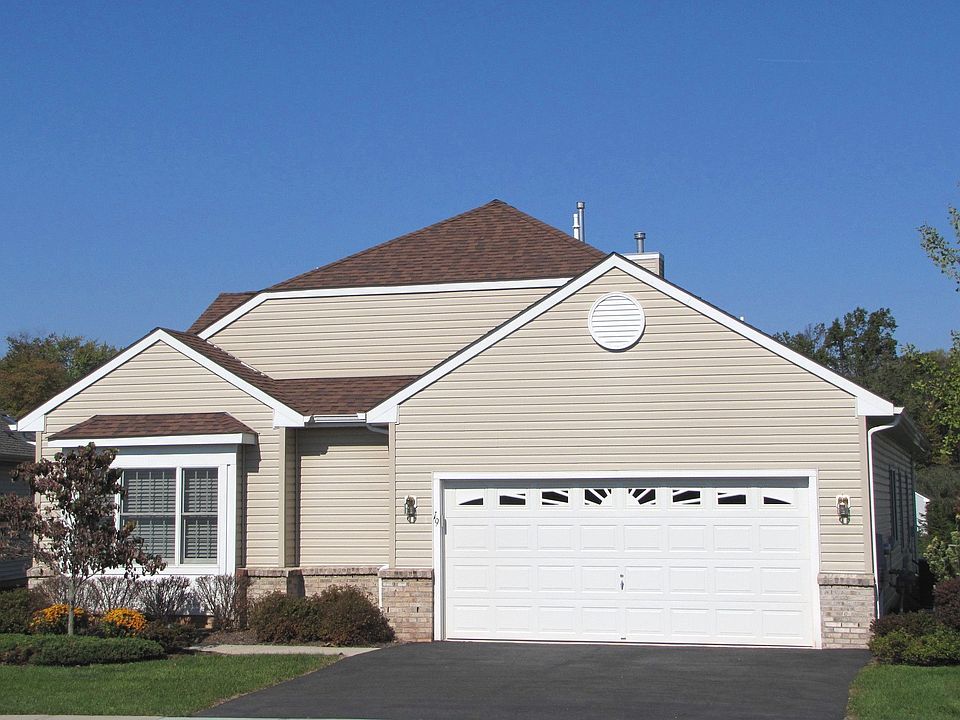 Front view w/2 car garage w/door openers & inside entrance