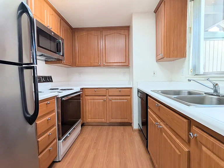 472 Lancaster Ln — Photo 8