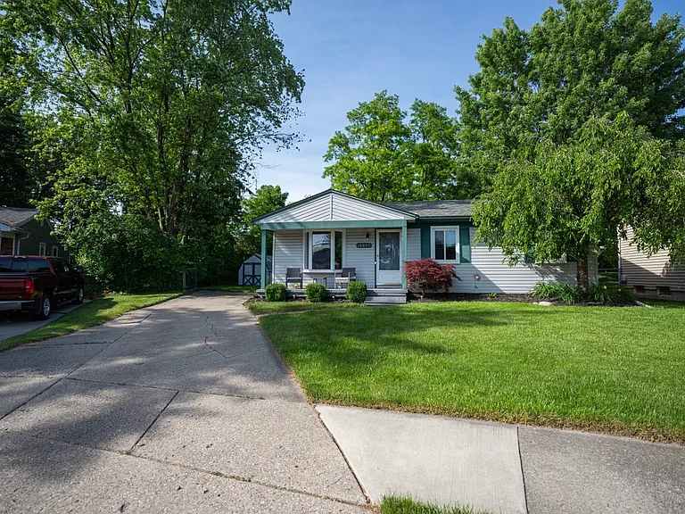 16097 Touraine Dr — Photo 41
