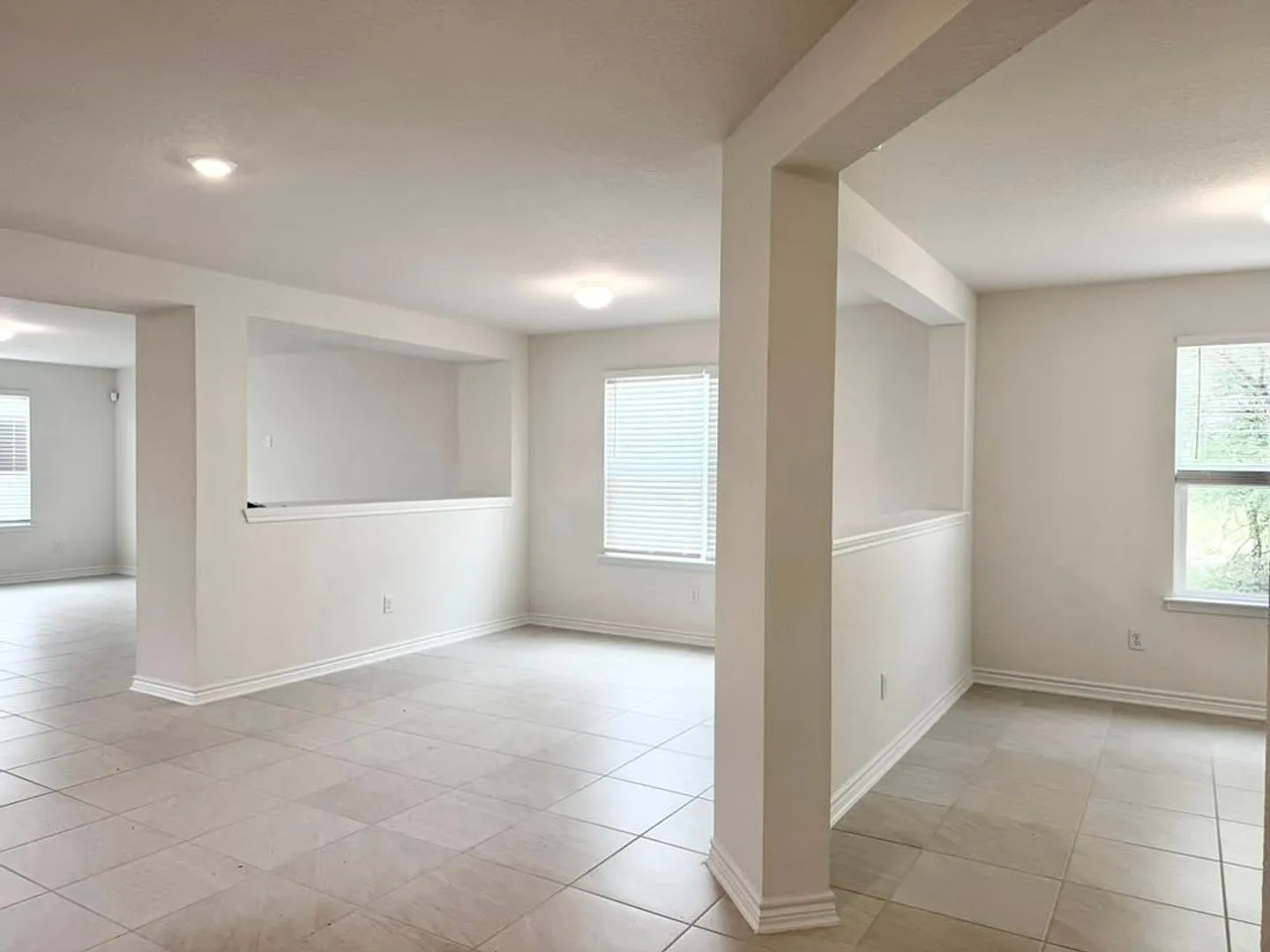 Modern Comfort Meets Style in Mariposa Manor — Photo 4