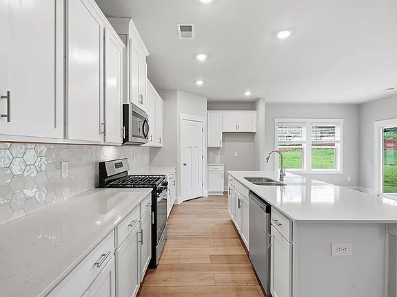 5th image of 419 Ragland Ave