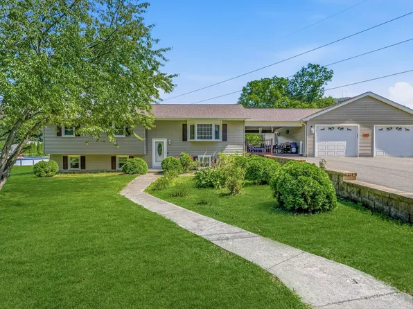 45 Brook St, Easthampton, MA 01027