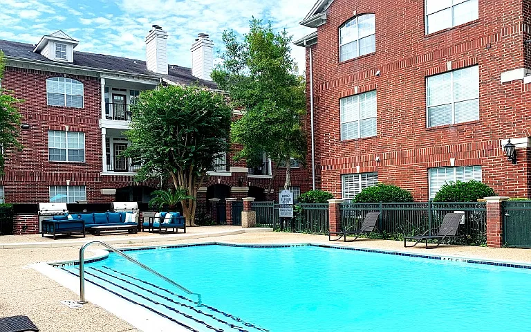 Tuscany Apartments — Photo 22